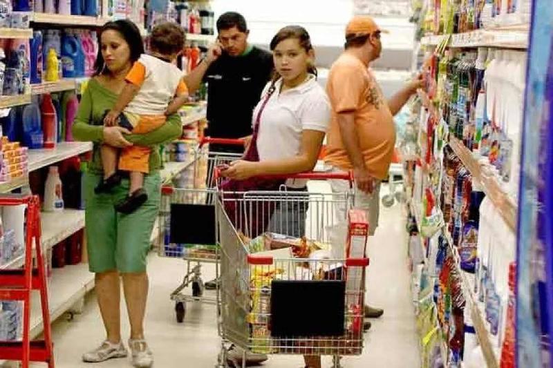Familias argentinas necesitan más ingresos para evitar la pobreza