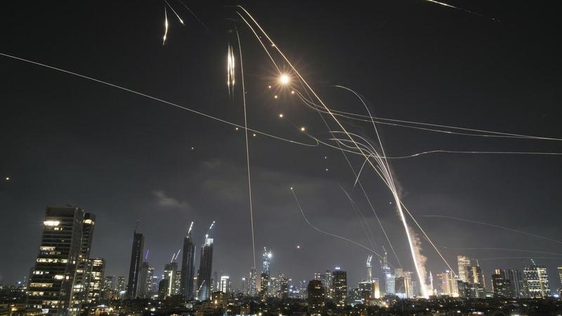 Israel abre un nuevo frente de guerra con su ataque a Irán, que responde con más de 100 misiles