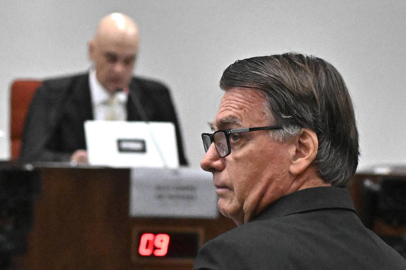 Alexandre x Bolsonaro: submissão esconde estratégia