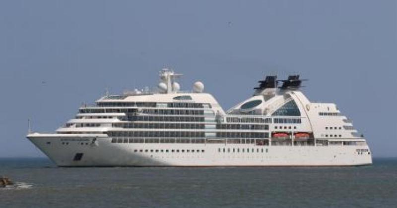 Luxury cruise ship docks in Great Yarmouth