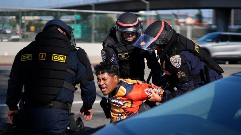 Piden católicos al papa León XIV condenar política migratoria de Trump