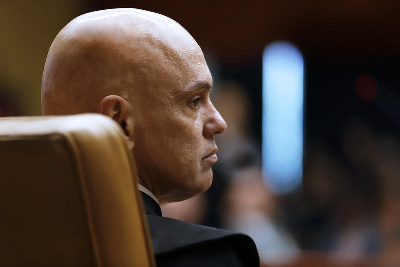 Alexandre de Moraes encurralado