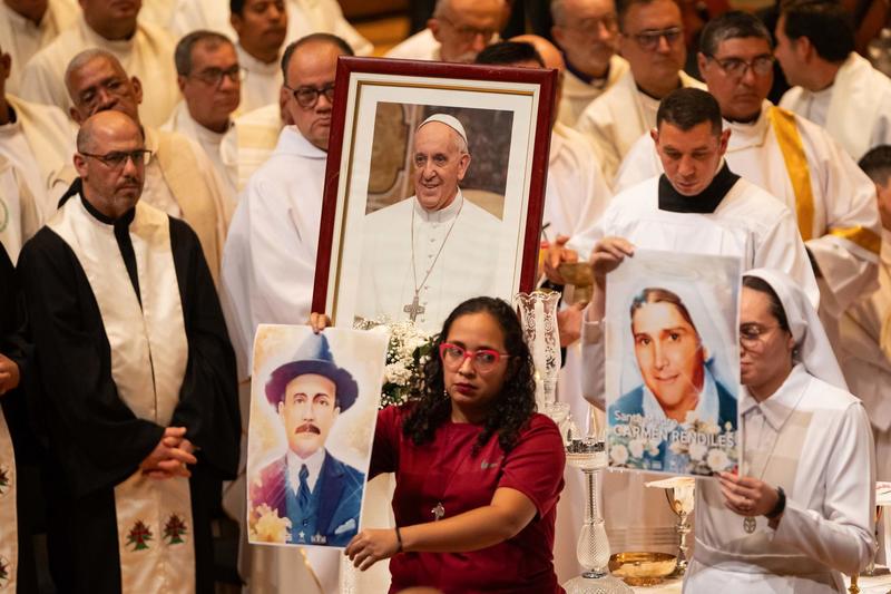 Venezuela celebra el anuncio de canonización de José Gregorio Hernández y Carmen Rendiles