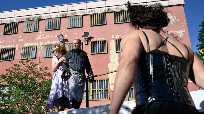 Knast | „Eine sozialpolitische Bankrotterklärung“: Berliner Gefängnistheater kämpft mit Kürzungen