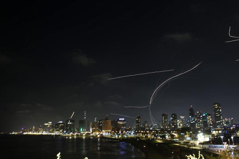 Trump Makes Deluded Comments About Iran Deal as Bombs Fall on Tel Aviv