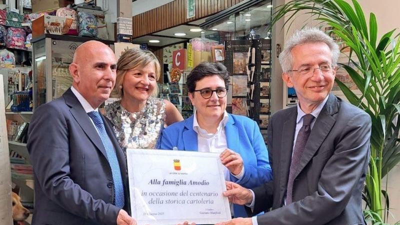 Port'Alba, i cento anni della cartoleria Amodio. Â«Qui Benedetto Croce dettavaÂ i suoi manoscritti alla nonnaÂ»