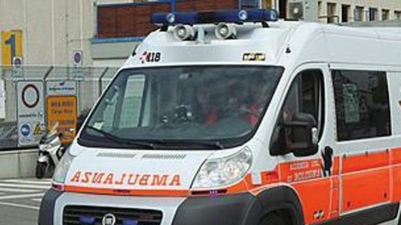 Spinta con violenza durante lite tra ragazzi,sbatte con la testa a terra: ha trauma cranico