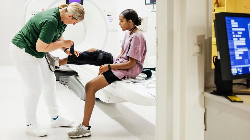 Sollen Besserverdiener bald mehr für die Krankenkasse zahlen?