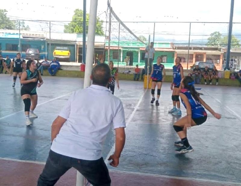 La Hoyada “vibró con pasión” en el Tercer Campeonato de Volibol