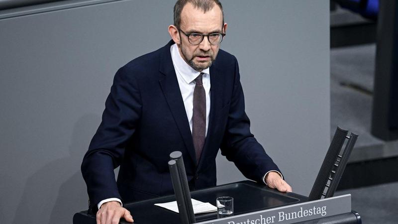 Pflichtdienst für Männer und Frauen: Vorstoß im Bundestag