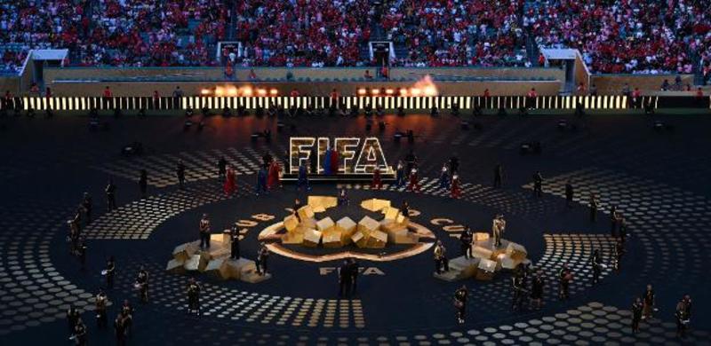 Estádio esvaziado, inauguração cafona e alienação: começa a Copa do Mundo
