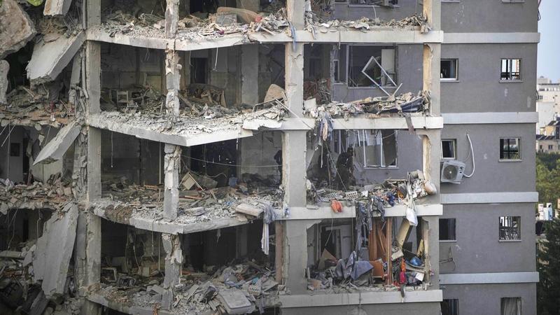 Israel e Irán siguen con sus bombardeos recíprocos mientras Trump asegura que puede acabar con el conflicto 