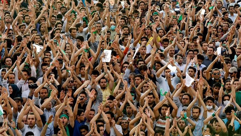 Splintered Iranian opposition sees opportunity, but activists remain wary of unrest