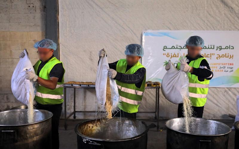 Palestinians and Israelis partner to feed thousands of Gazans as food aid fluctuates