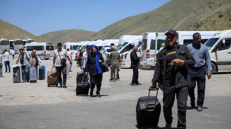 Miles de iranís buscan refugio en países vecinos: 