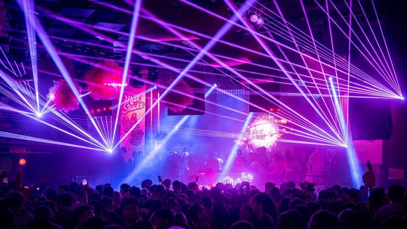 Desde 'raves' hasta 'beach clubs': las mejores fiestas de Sant Joan 2025 para todos los bolsillos