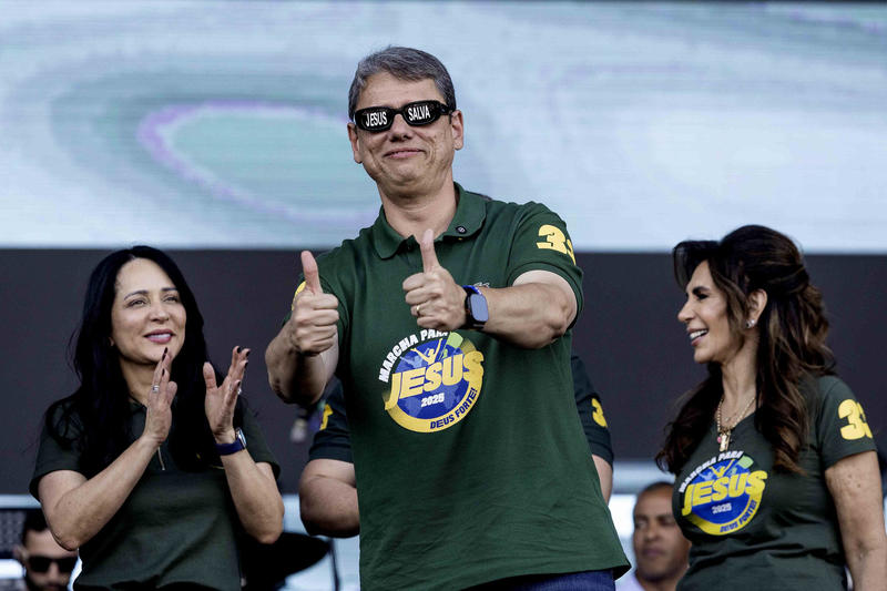 Esquerda deve celebrar pastor conservador atacando bolsonarismo?