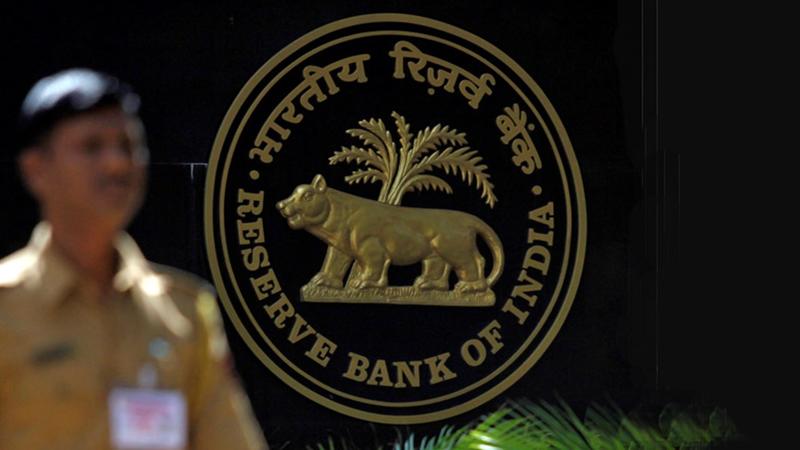 Should MPC vote on stance?