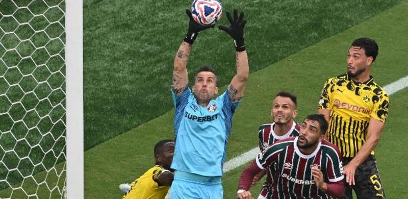 Fábio segura, Flu avança e Brasil vai com 100% dos clubes às oitavas