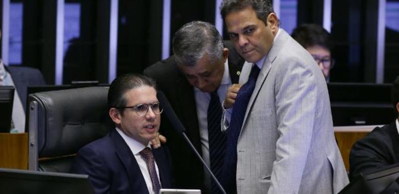 Derrubada do IOF escala tensão, isola governo e pauta alianças para 2026