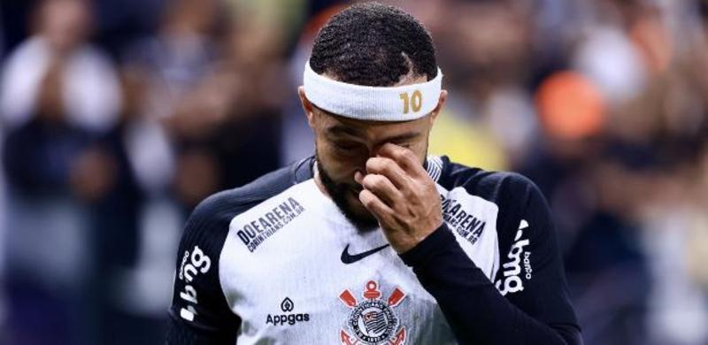 Memphis Depay causa correria no Corinthians
