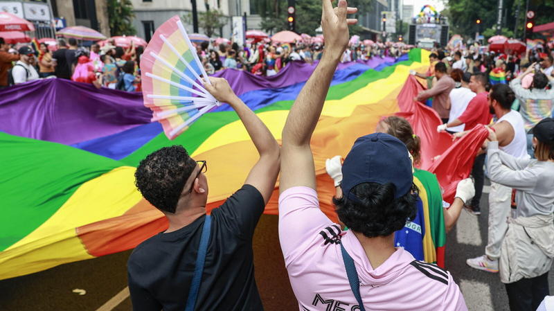 Al Pride di Milano, con lo sguardo a Budapest e il cuore a Gaza