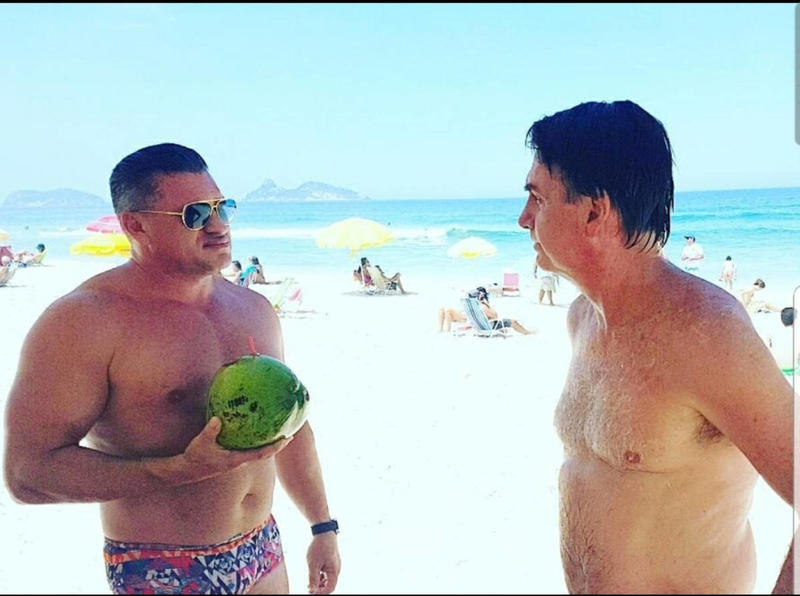 “Parecia que ele não tinha levado uma facada. Ele disse: ‘ganhamos a eleição’”, conta Julian Lemos sobre Bolsonaro