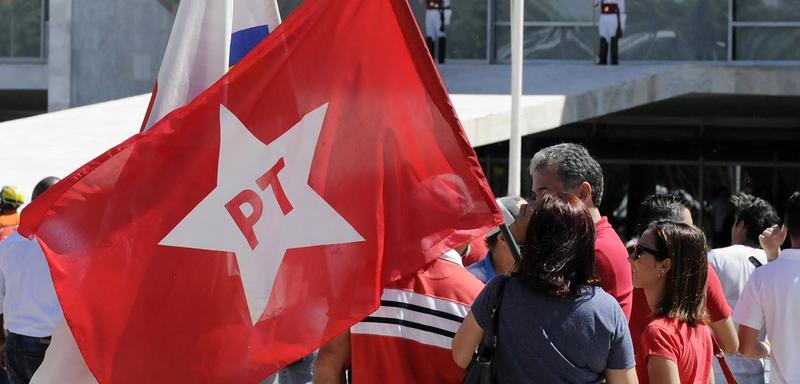 Atenção novo PT: modelo chinês reduz jornada de trabalho e aumenta salário no confronto com modelo neoliberal