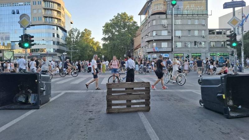 Blokade u Novom Sadu: Biciklisti idu do Futoga, Veterničani blokiraju kružni tok