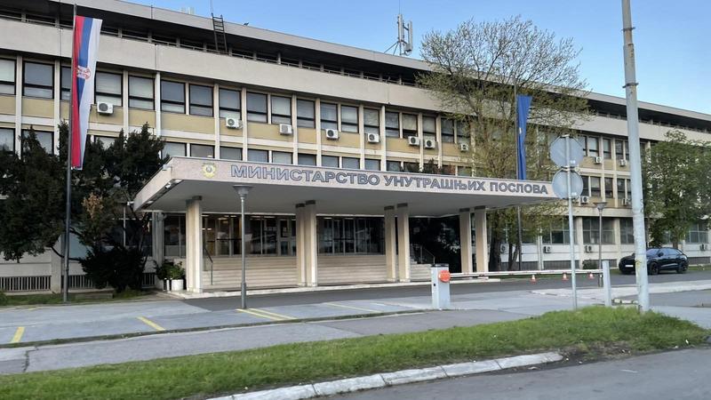 SRCE: MUP nema novca, zadužuje se kod kladionica kako bi isplatio plate zaposlenima