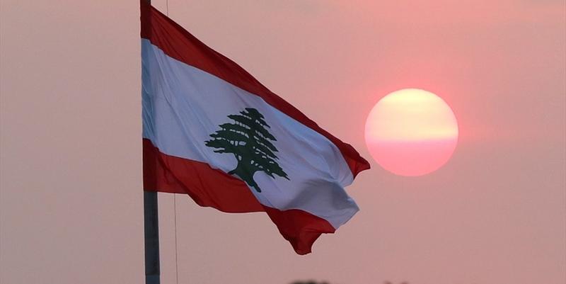 العصا من وسطها...
