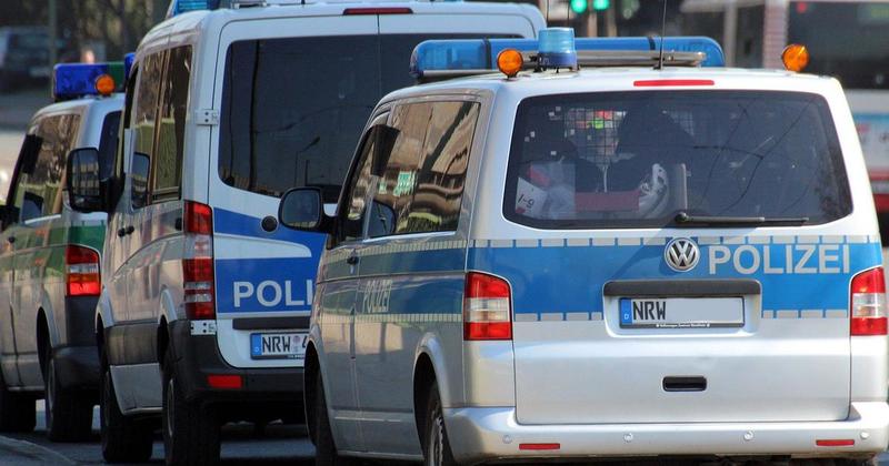 Nestalu djevojku pronašli zatvorenu u drvenom sanduku. Čuli su vriskove