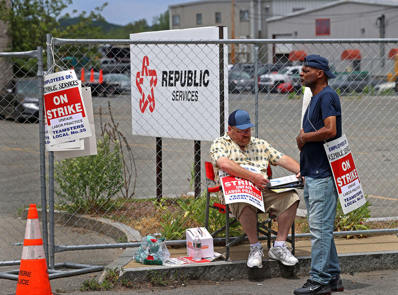 Sanitation Workers Demand Higher Wages as Trash Pickup Strikes Spread Nationwide