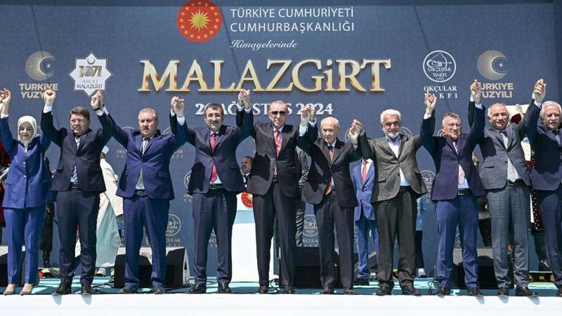 Mahzun tebessüm