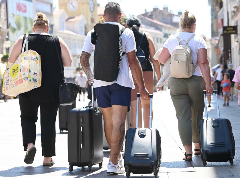 Turisti je, ma njin je kačka va takujinu