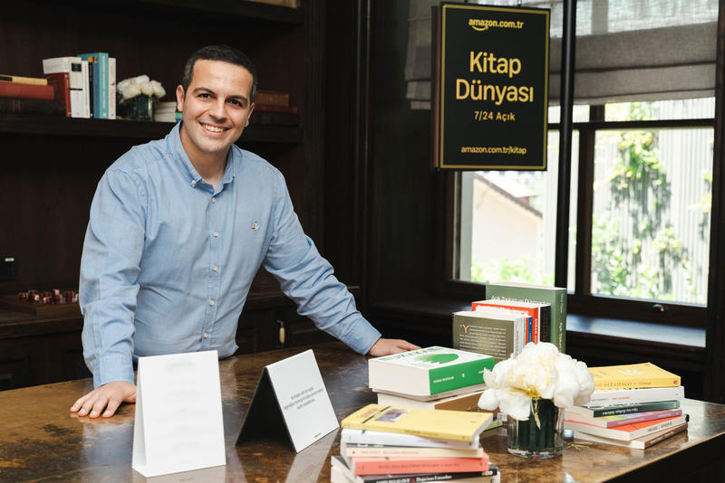 Türkiye’de kadınlar roman, erkekler tarihi ve siyasi kitapları tercih ediyor