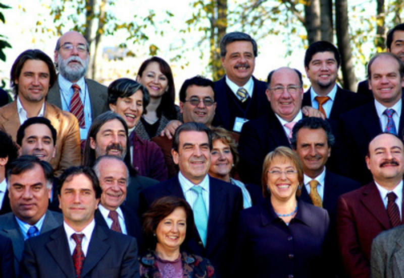 Comienzan a morir los partidos de la transición a la democracia en Chile