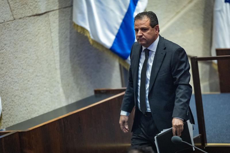 Motion to expel Arab party head Odeh from Knesset fails to pass; coalition MKs heckle him