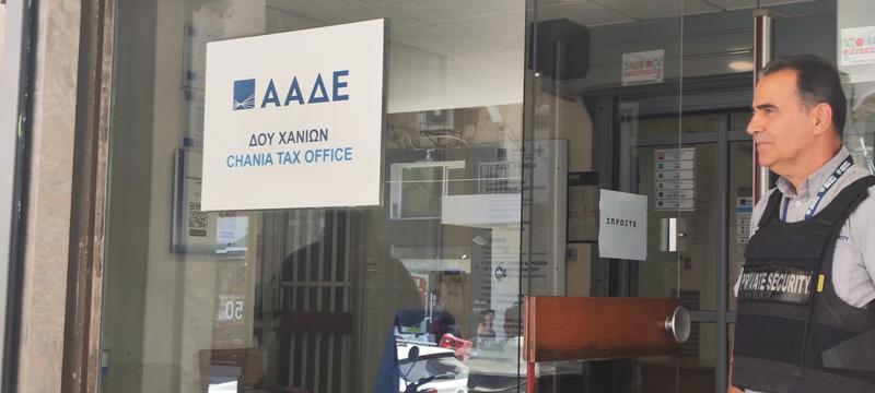 Και µε το κτήριο...