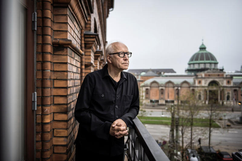 Ditlev Tamm har en opfordring til os alle: Brug sommeren på at træne i kampen mod dumheden
