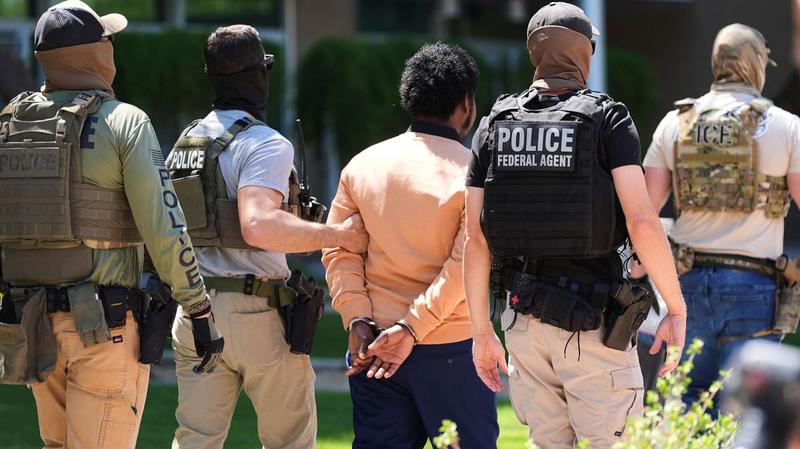 ICE Agents Are Harassing the Courthouse Volunteers Who Assist Besieged Immigrants