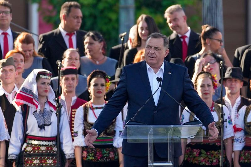 Bosnia and Herzegovina in crisis as Bosnian-Serb president rallies for secession