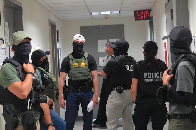 A Former ICE Official Is Worried That the Agency Is About to Go on a Hiring Spree of Proud Boys