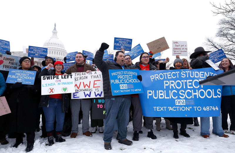 Republicans Introduce Bill to Revoke the Charter of Largest US Teachers Union