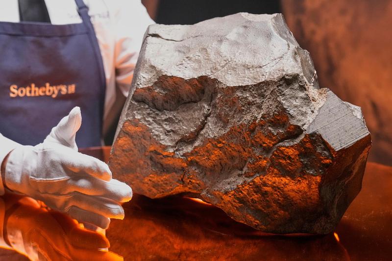 Martian meteorite sells for record $5.3 million at New York auction