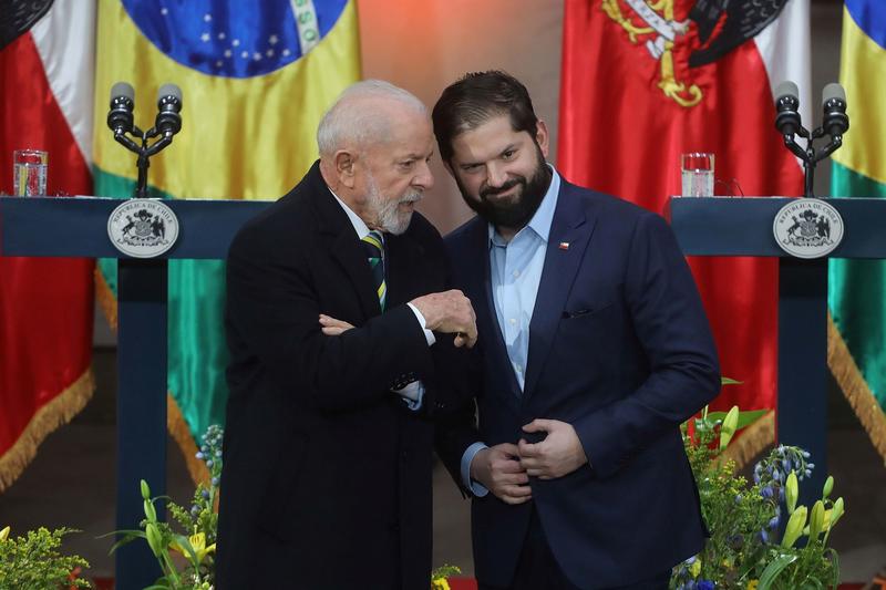 Cumbre “Democracia Siempre” y el irónico delirio de la nueva izquierda