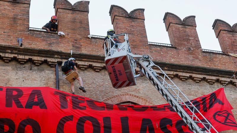 Attivista perquisita a Bologna: “Indagare chi ordinò di farlo”