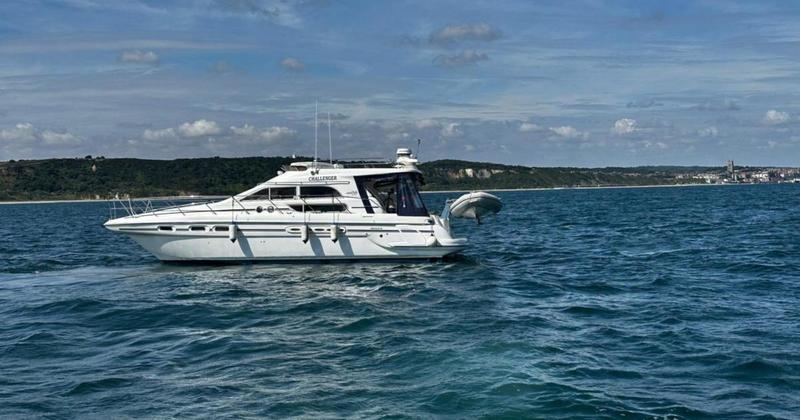 Cruiser stranded after fishing gear gets caught in propeller