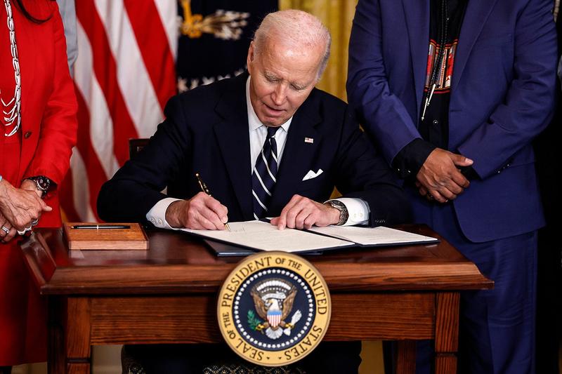 Republicans Are Trying to Turn Biden’s Autopen Use Into a Huge Scandal. Here’s the Truth.