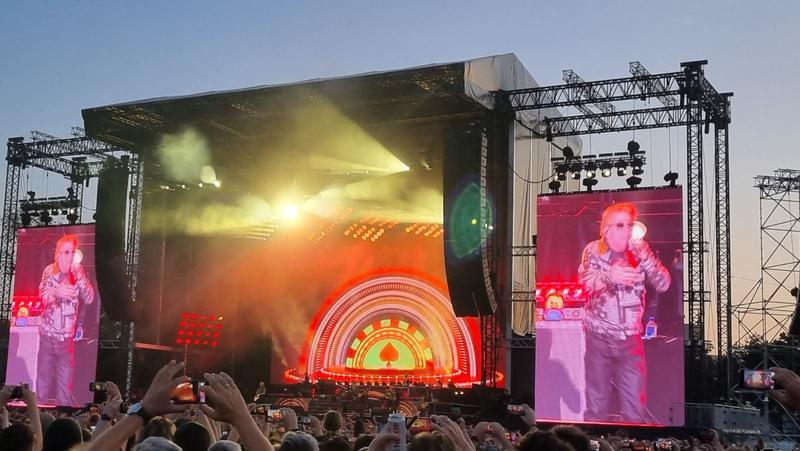 Svirali tri sata, završili sa „Paradise City“: Guns N’ Roses održali koncert na Ušću (VIDEO)